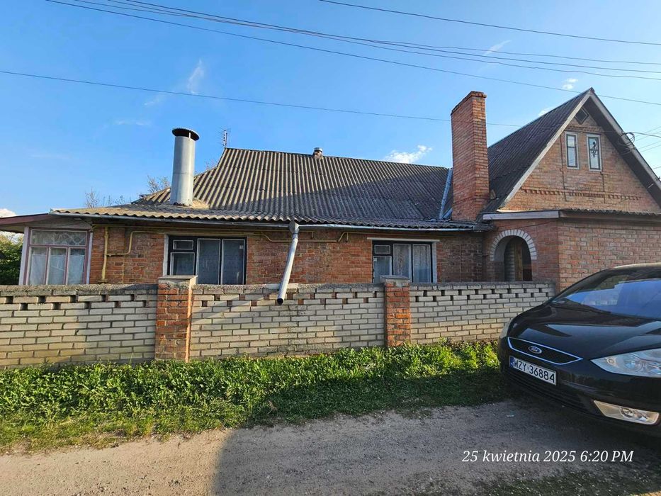 Продам будинок з земельною ділянкою. Старе місто. В будинку 2 кв.