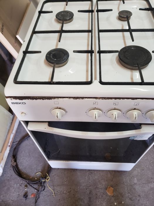 Продам газовую плиту