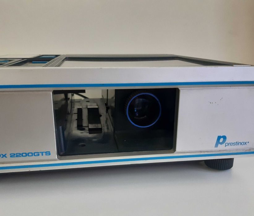 Vintage Retro-Projector and Functional Slide Viewer64551038838531121