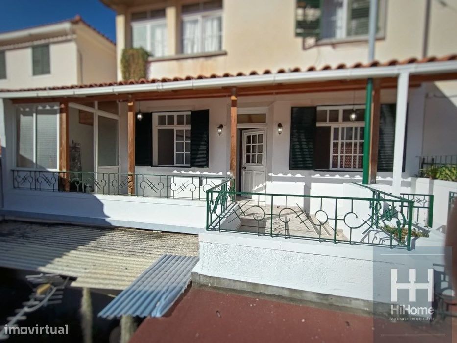 Moradia T2 com duas suites, com pequeno logradouro