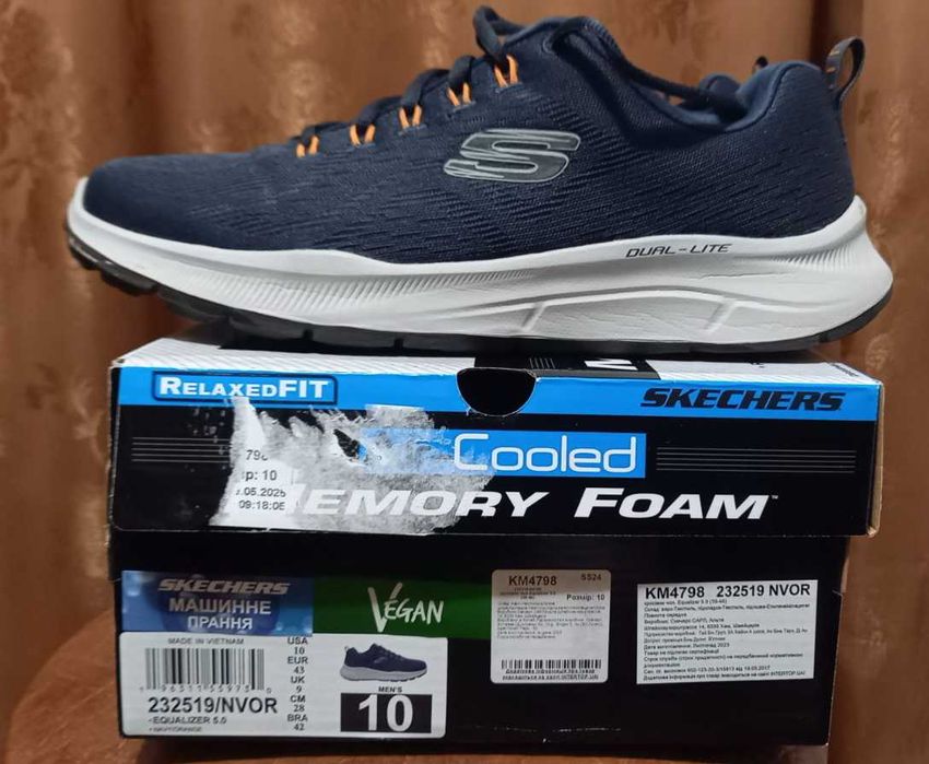Кроссовки Skechers, размер 43