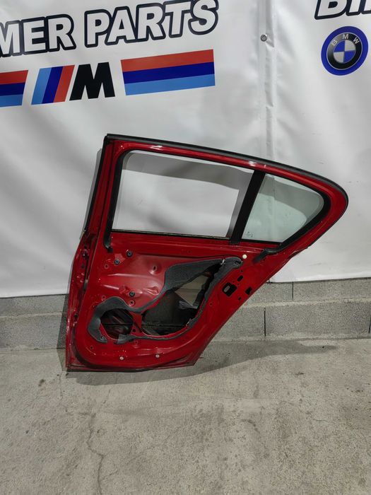 Porta traseira direita vermelha BMW serie 1 F20