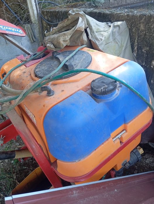 Vendo pulverizador de 300 litros