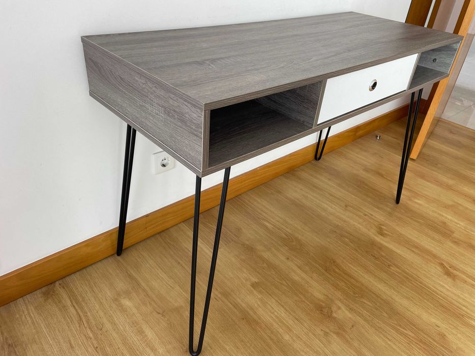 Transforme o Seu Espaço de Trabalho! Secretária + Cadeira à Venda