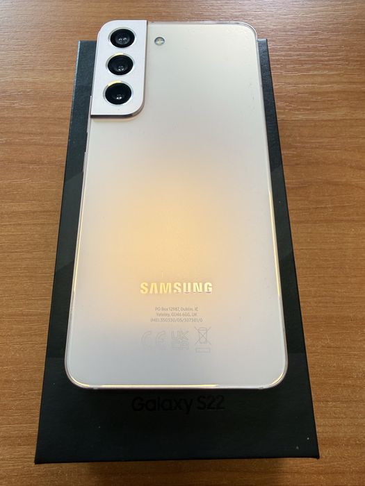 Smartfon Samsung Galaxy S22 różowy 8 GB / 128 GB 5G