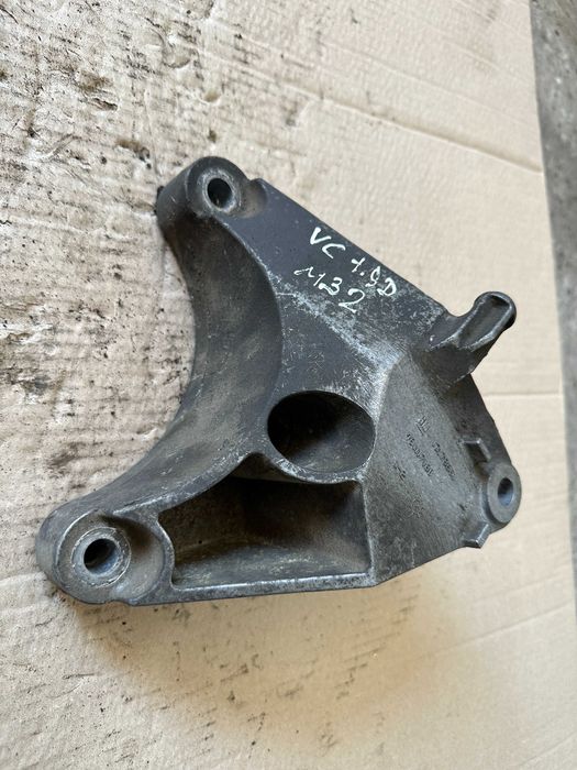 Кронштейн подушка коробки opel vectra c 1.9 13178661