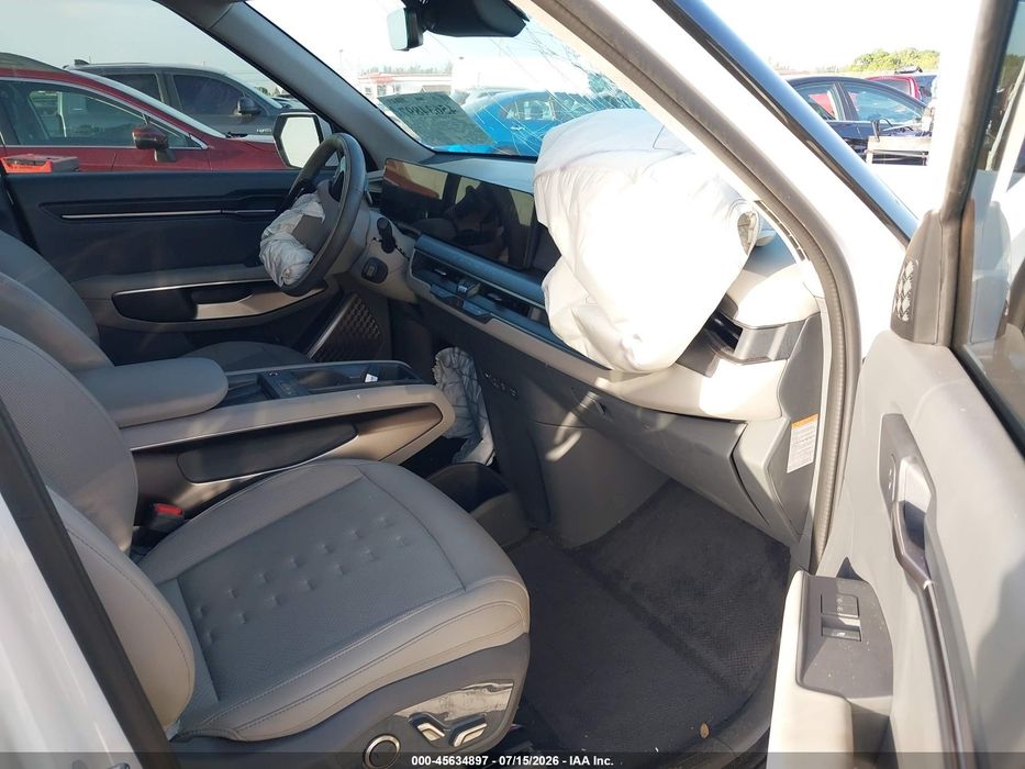 В дорозі на розбірку Kia EV9 wind