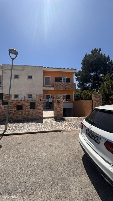 Moradia T4 com Piscina e Garagem para 4 Carros | Quinta da Serralheira