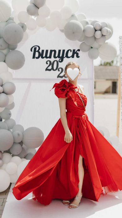 Вечірня сукня червона