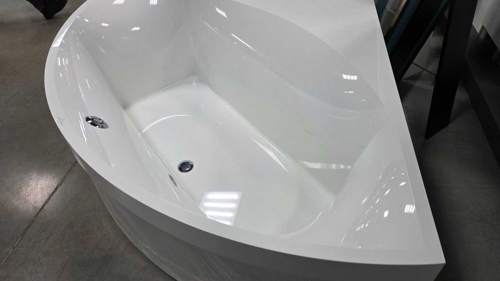 Ванна кутова кварилова Villeroy & Boch , DuschoLux,Ideal Standard