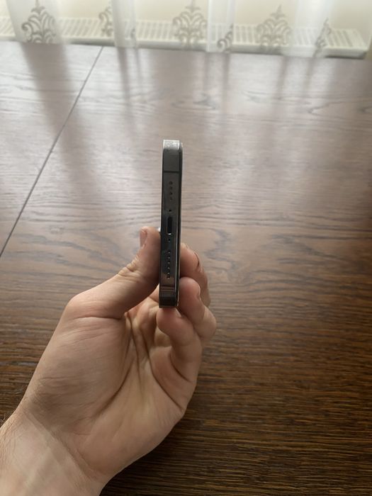 Продам iPhone 13 Pro Max на запчастини.