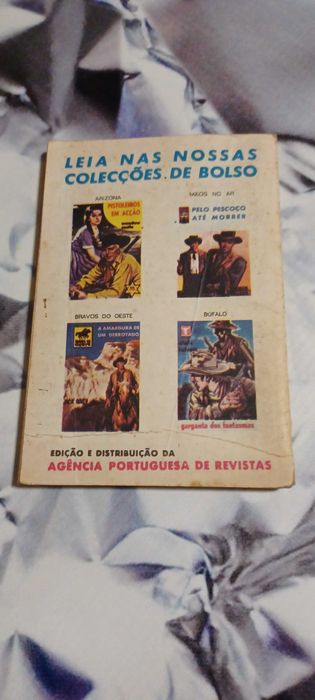 Livro _Os Santões_ de M. L. Estefanía