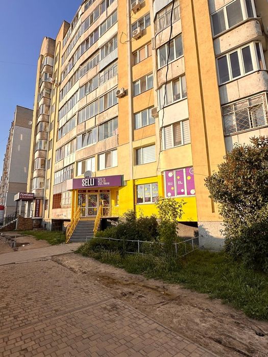 Продаж комерційного приміщення біля Варшавського ринку в Луцьку