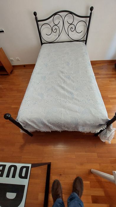 Cama de solteiro completa