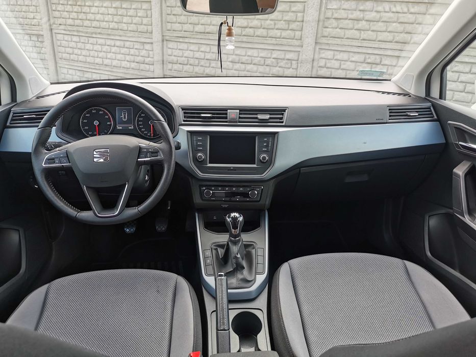 Wynajem samochodu/Wypożyczalnia samochodów Seat Arona benzyna