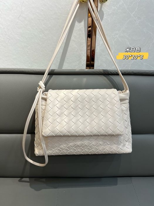 Жіноча сумка Bottega Veneta молочний