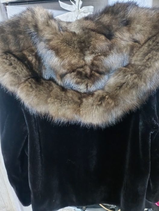 Nafa. в груди 110см. Норковая шуба с капюшоном из соболя. Полушубок