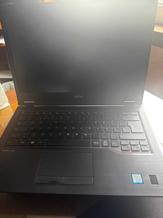 Portátil Fujitsu Lifebook U749 i5 / 8GB RAM / SSD 256GB