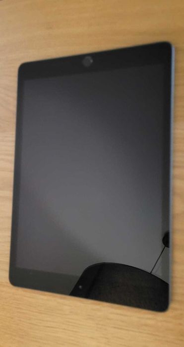 iPad 7th gen Wi-Fi 32 GB space gray + klawiatura Logitech Combo Touch