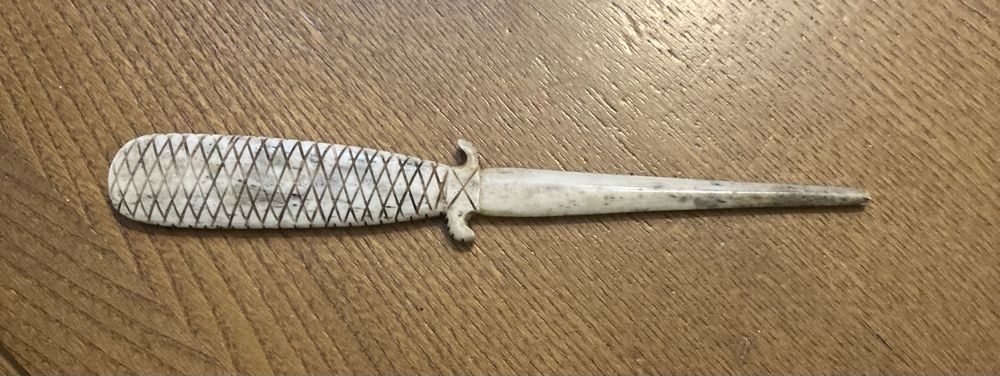 Abre-cartas em material nobre