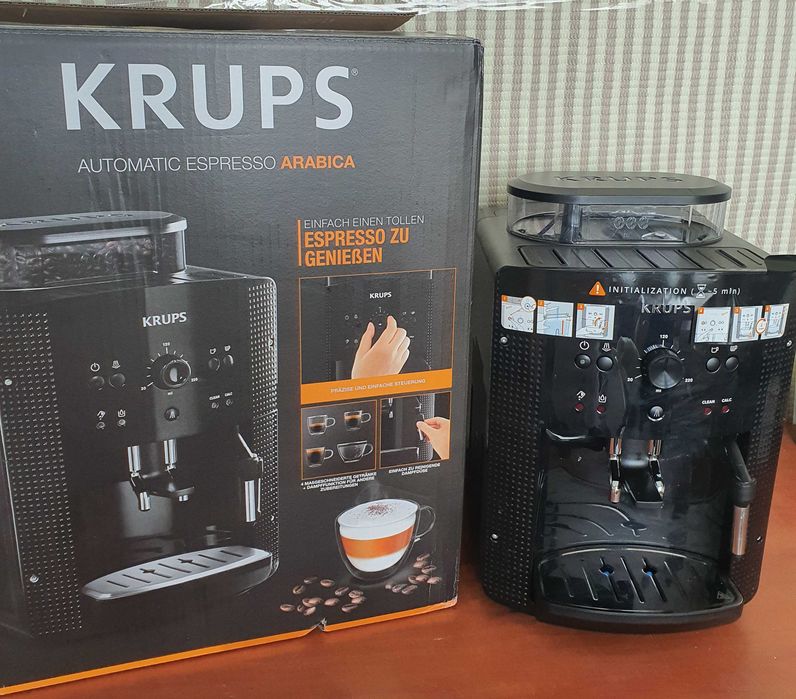 Ekspres do kawy Krups Arabica z młynkiem na ziarna.