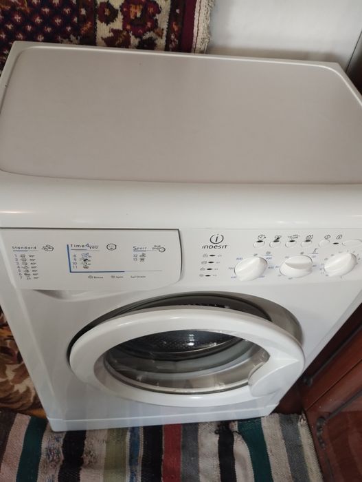 Пральна машинка Indesit