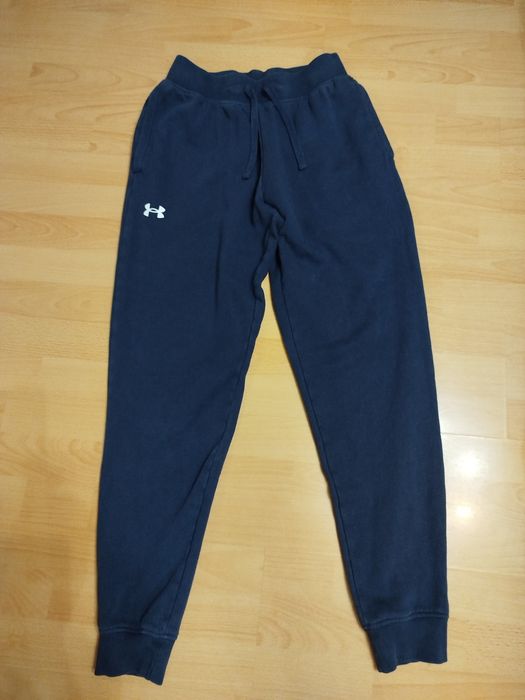 Продам спортивные штаны.  М.Оригинал. На флисе.