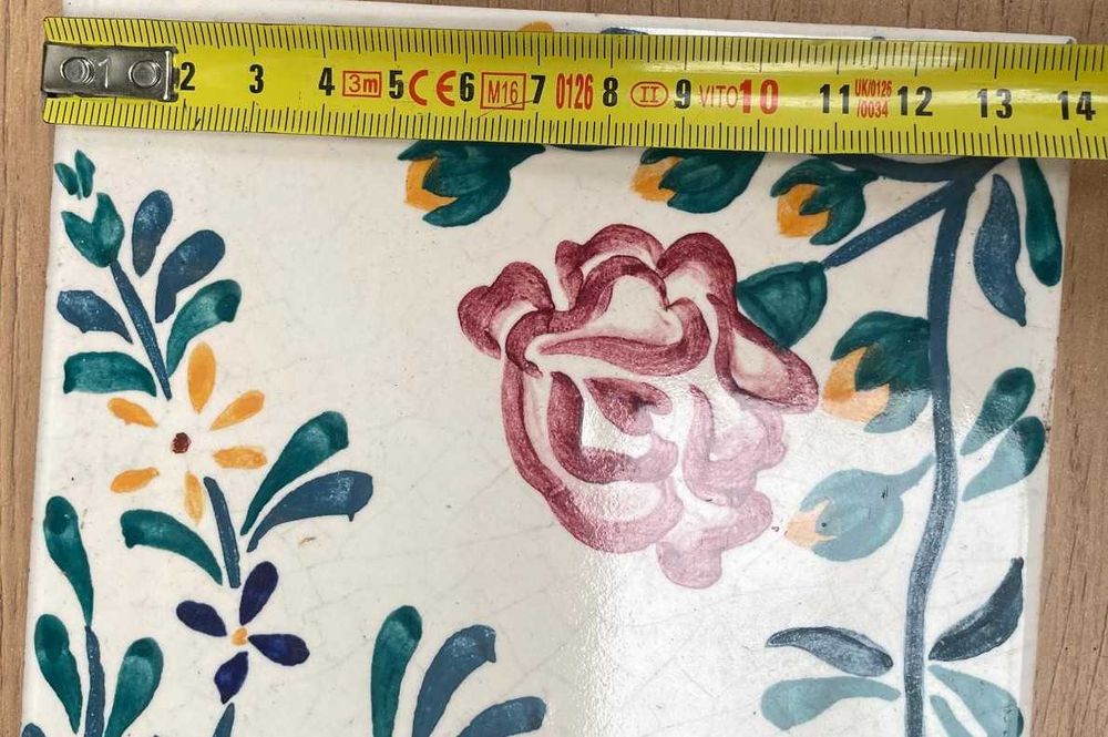 Azulejos antigos pintados à mão motivo floral