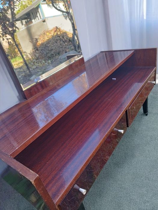 Трюмо с тумбой .