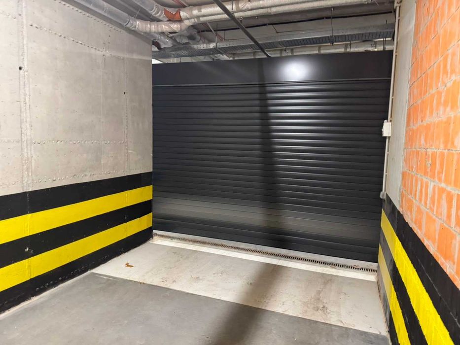 ТЕРМІНОВО!!Оренда паркомісця на 2 автомобіля(є розетка)вул.Пасічна,150