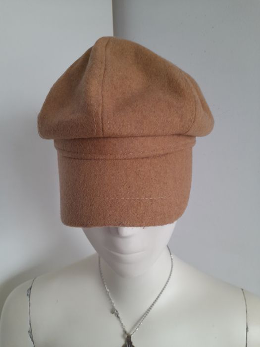 Nowy beret z daszkiem Stradivarius
