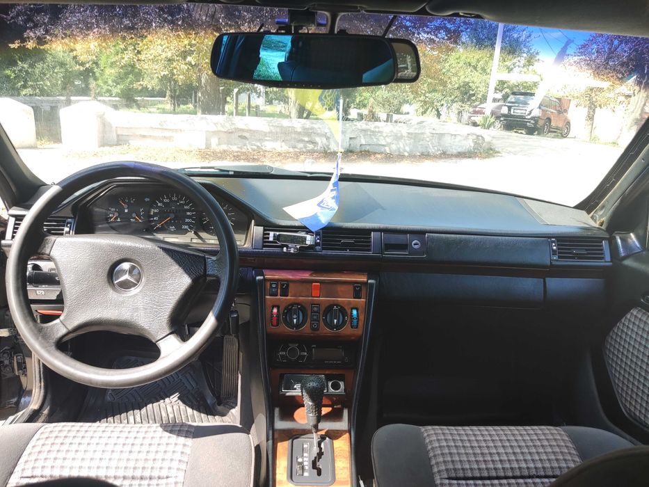 Продам Мерседес w124 рестайлинг