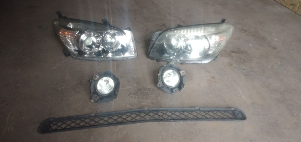 Фари і протитуманки тойоти рав4