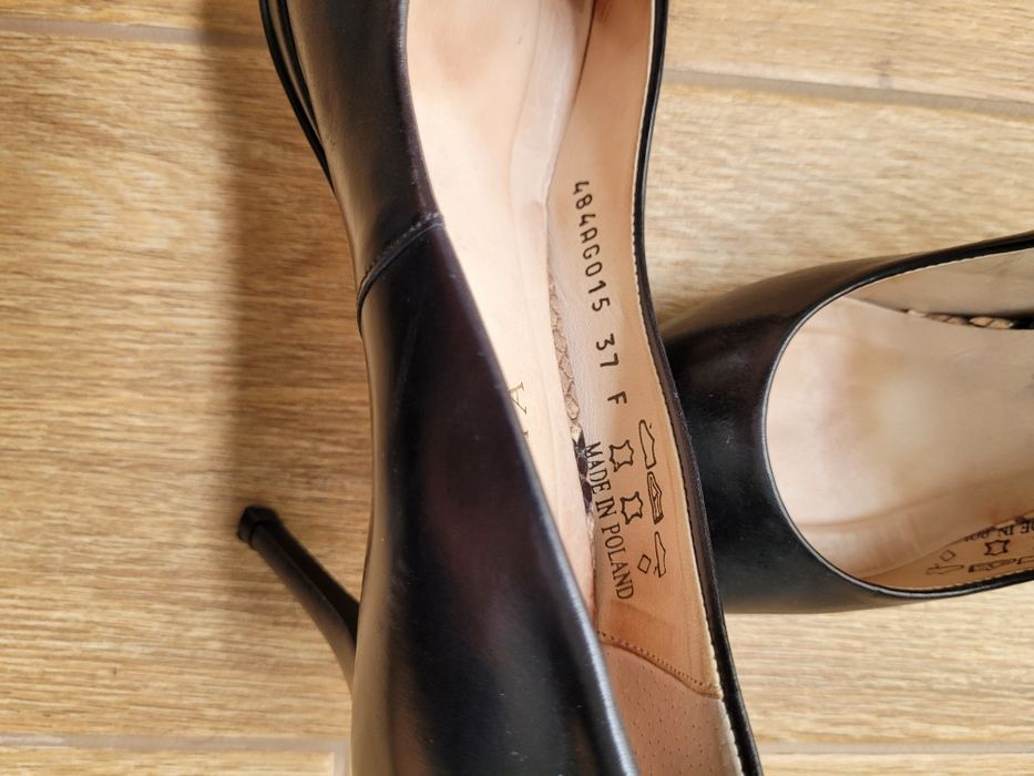 Czarne czółenka Ryłko