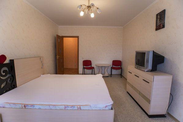 Центр левого берега. Посуточно почасово. Выдаём документы. Кондиционер