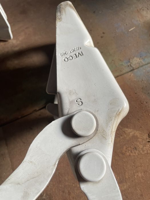 Петлі капоту Iveco Daily E6 оригінал