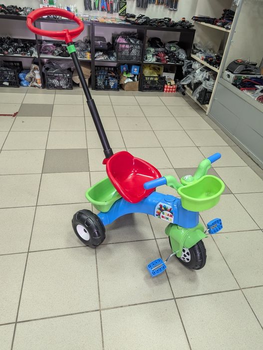 Велосипед трехколесный с ручкой.