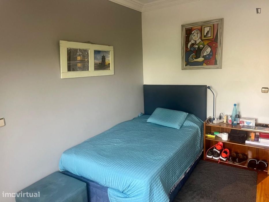 Quarto - localizado em Benfica Lisbon