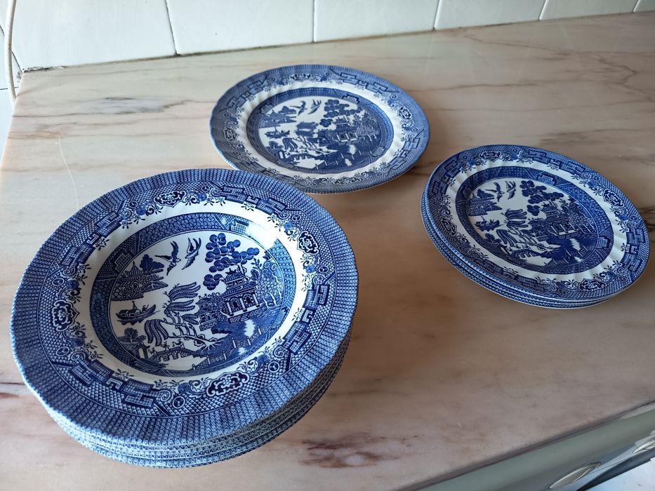 OPORTUNIDADE Conjunto Pratos Padrão Willow, Royal Wessex