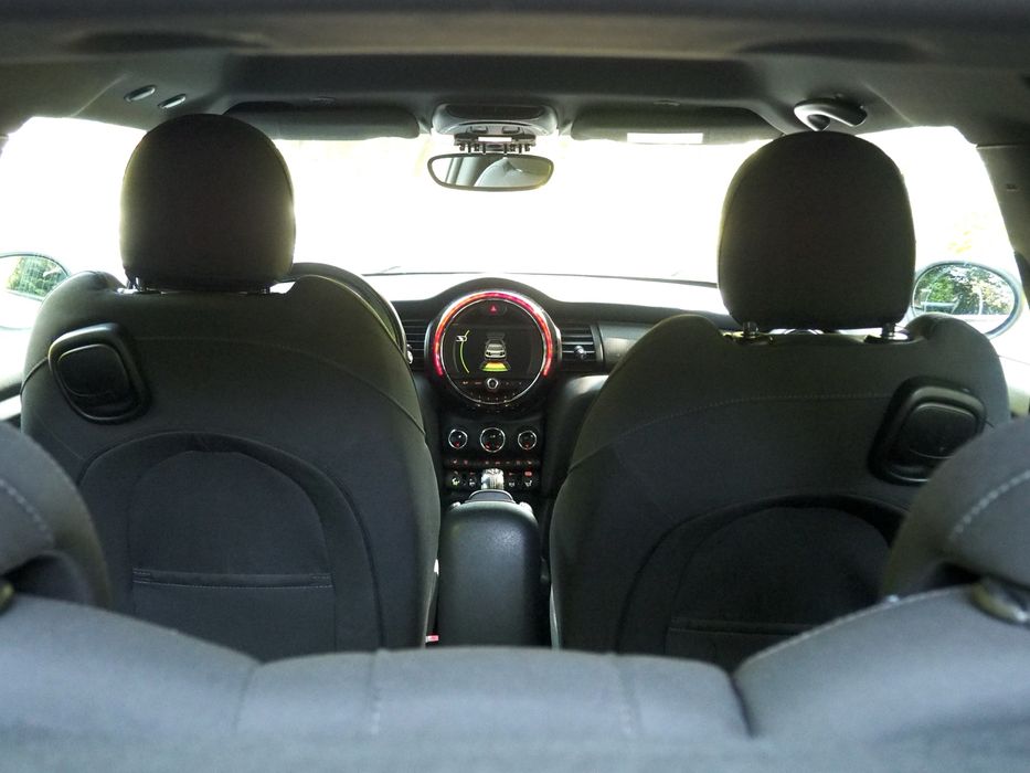 Mini Cooper 1.5 gasolina automático ,GPS, bancos em couro, estacionamento automático