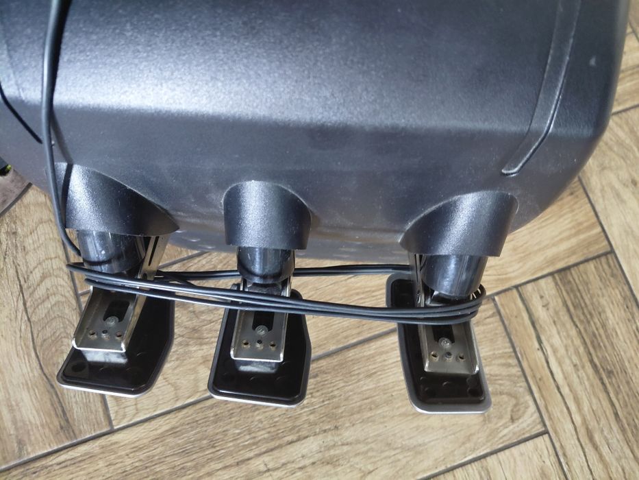 LOGITECH  pedały