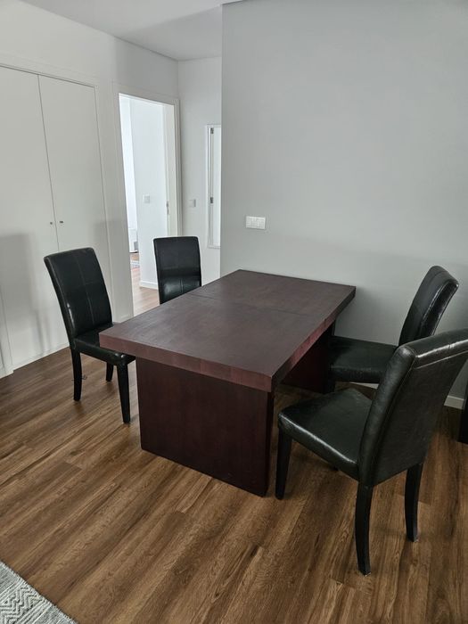 Mesa Mogno + 4 cadeiras
