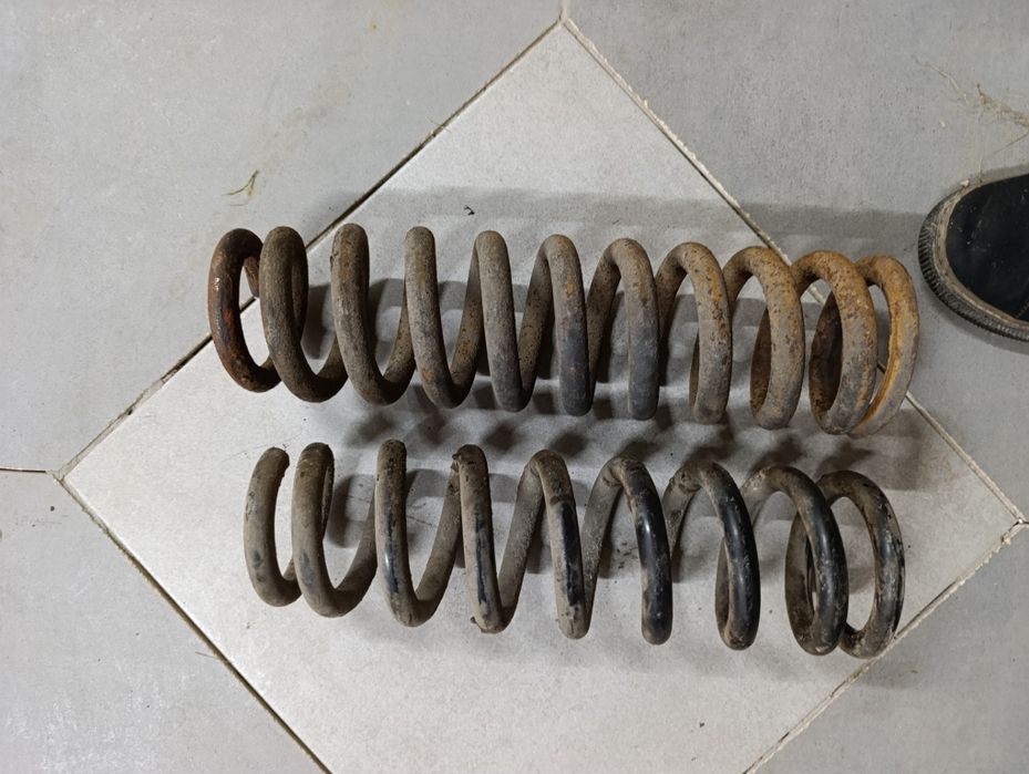 Пружина і амортизатор прадо 120