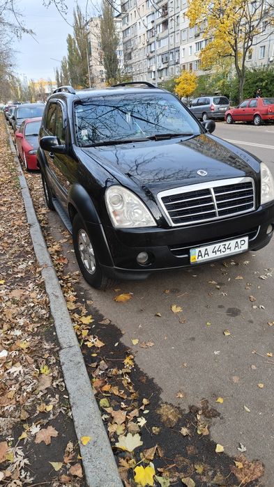 Rexton2.2008рік398000км.один хазяїн не фарбований(окрім капота та зад.бампера.нова ходова.переварені всі підрамники нові подушки.2 к-та резини