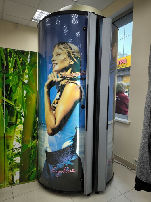 Вертикальний Солярій Ergoline Lounge Turbo Power з роздягальнею 50ламп