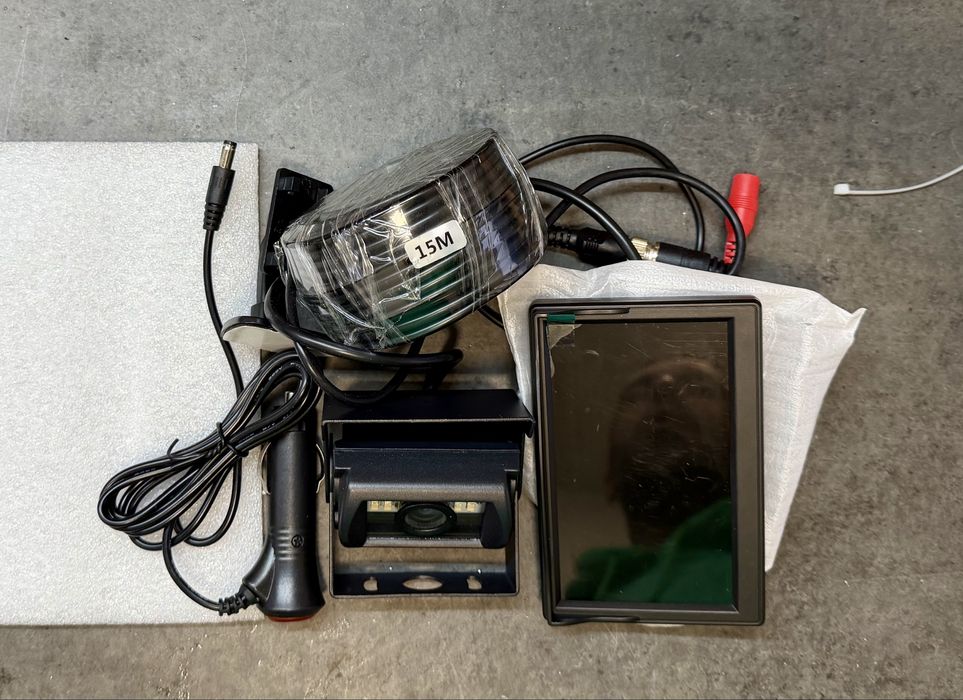 Conjunto monitor e câmara marcha atrás