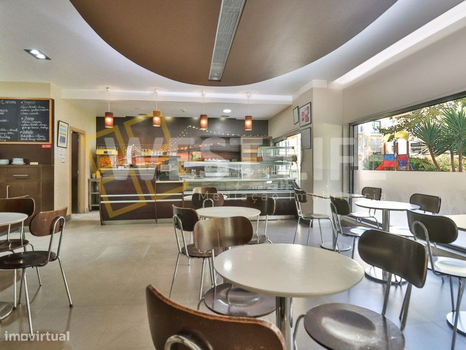 Espaço Comercial- EXCELENTE OPORTUNIDADE DE NEGÓCIO - A cerca de 4 ...