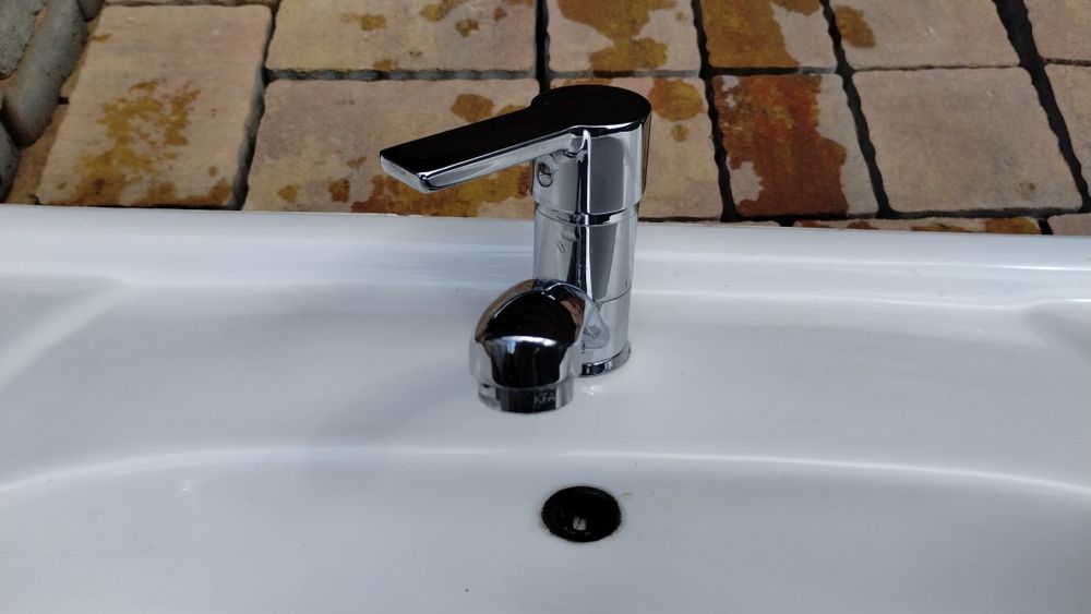 Umywalka z baterią 65x44,5