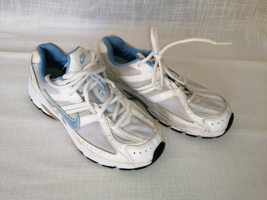Buty Nike sportowe r 36,5 wkł 23,5