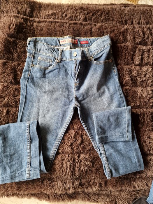 Roupa de criança em muito bom estado